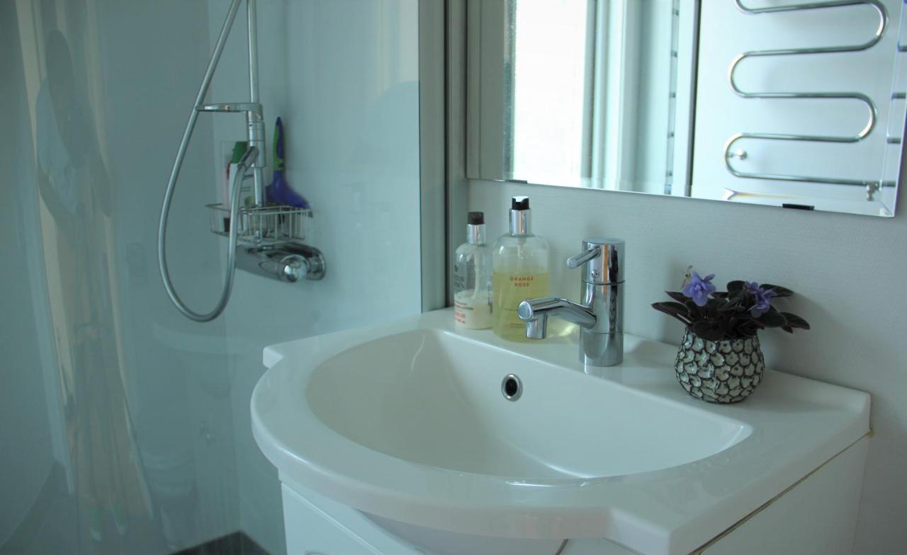 Private Room For Rent In A Villa With Garden View Älmhult Exteriör bild