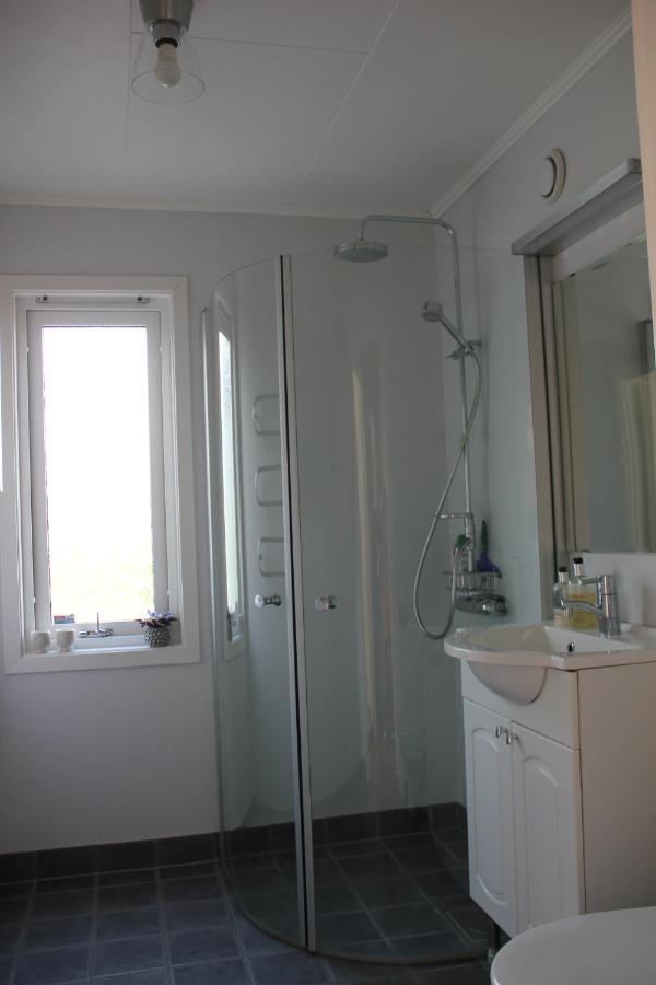 Private Room For Rent In A Villa With Garden View Älmhult Exteriör bild